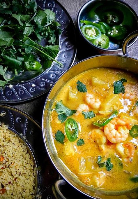 Pineapple Prawns, Pineapple Curry, Prawn Curry, Dried Pineapple, Canned Pineapple, Pineapple Coconut, Coconut Curry, Meals For Two, Curry Recipes