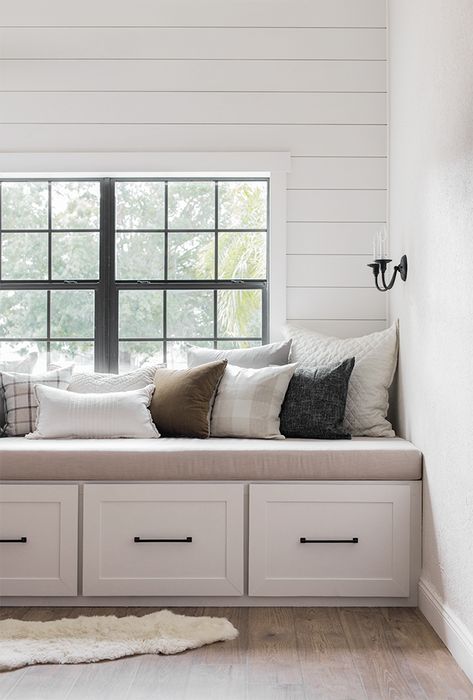 DIY Window Bench Seat / Reading Nook - Jenna Sue Design Blog Window Bench Seat With Storage, Relaxing Corner, Diy Bench Seat, Breakfast Nook Bench, Diy Window Seat, Custom Bench Seating, Bench Seat Dining, Window Bench Seat, Nook Bench