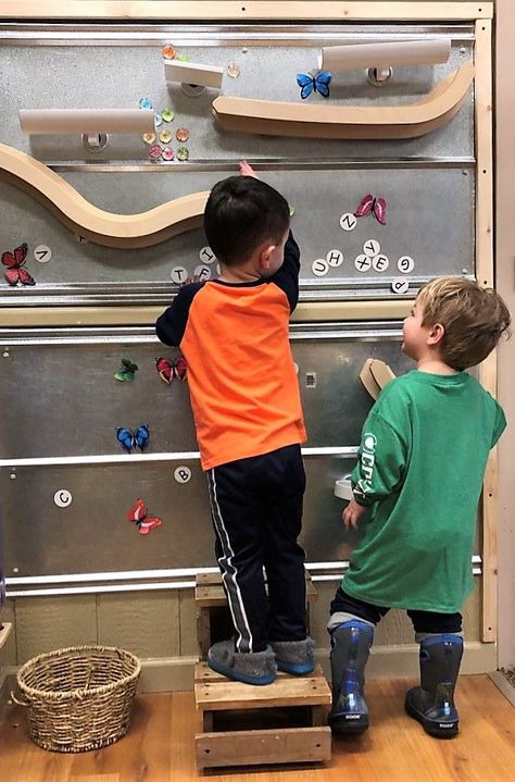 Vertical Learning with Classroom Walls Infant Toddler Classroom, Preschool Classroom Setup, Lectures Room, Infant Classroom, Spatial Concepts, Toddler Classroom, Early Childhood Classrooms, Preschool Class, New Teacher