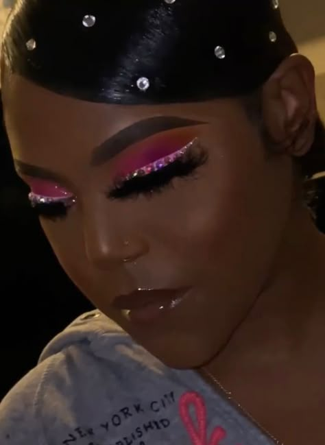 Makeup Looks For Your Birthday, Red Glitter Makeup Looks, Dark Pink Makeup Looks, Hot Pink Makeup Looks Black Women, Pink Make Up Looks Black Women, Prom Makeup Pink, Pink Undereye Makeup, Pink And Black Makeup Looks Black Women, Pink Prom Makeup Looks