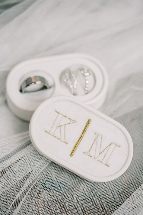 Modern Ring Bearer Ideas, Modern Ring Box, Wedding Ring Box Ideas Unique, Ring Box Photos Wedding, Ring Carrier Ideas Wedding, Ring Box For Wedding Ceremony, Ring Box Ideas For Wedding, Wedding Ring Boxes For Ceremony, Wedding Day Ring Box Pictures