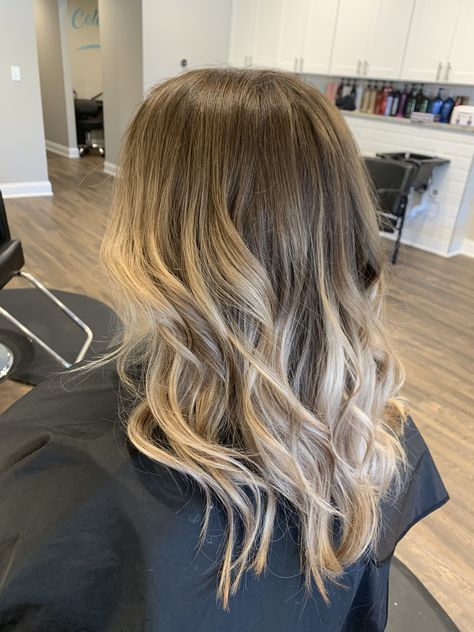 Brown Roots Fading Into Blonde, Low Maintenance Shadow Root Blonde, Brown Root Shadow Blondes, Faded Root Blonde, Balayage Hair Shadow Root, Blonde Highlights On Dark Hair Shadow Root, Blonde With Brown Shadow Root, Blonde Brown Shadow Root, Root Smudge Light Brown