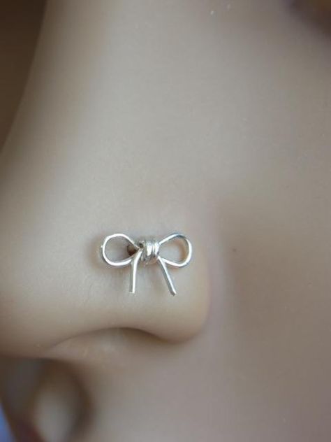 Nose Peircing, Silver Nose Stud, Nose Piercing Ring, Piercings Unique, Piercing Ring, Nose Jewelry, Body Piercings, Ring Ideas, Nose Rings