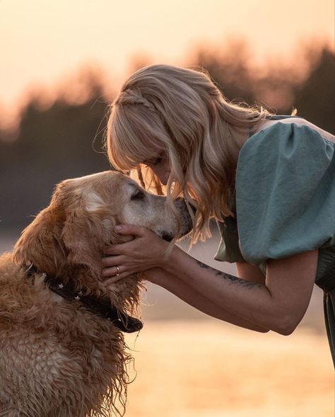 Photoshoot Dog And Owner, Sadie Photoshoot, Dog Owner Photography, Family Dog Pictures, Fall Dog Photos, Dog Owner Photoshoot, Golden Retriever Accessories, Dog Family Pictures, Pet Photoshoot