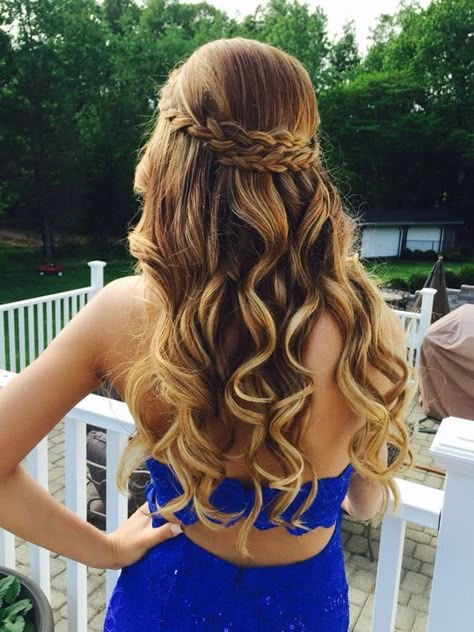 10 peinados fáciles para graduación ¡robarás miradas en la fiesta! | Mujer de 10 Teen's Hairstyles, Formal Hair, Dance Hairstyles, 2015 Hairstyles, Prom Hairstyles For Long Hair, Homecoming Hair, Hoco Hair, Short Hairstyle, Formal Hairstyles