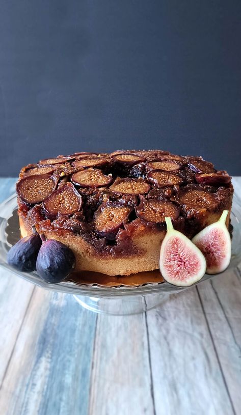 Upside Down Fig Cake, Gluten Free Challah, Gluten Free Yellow Cake, Fig Tart, Chocolate Raisins, Fig Cake, Fig Recipes, Croatian Recipes, Fall Cakes