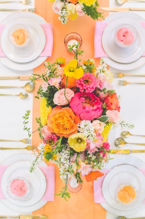 Spring Wedding Tablescapes, Citrus Wedding, Boda Mexicana, Bright Wedding, Wedding Table Flowers, Pink Wedding Flowers, Minnesota Wedding, Orange Wedding, Wedding Table Decorations