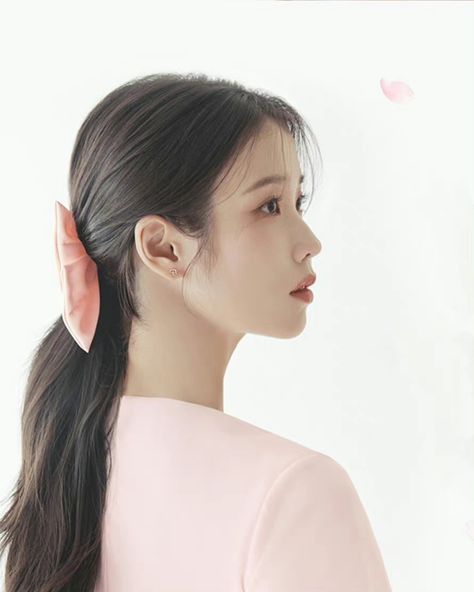 Iu Photoshoot, Douyin Fashion, Iu Hair, White Day, Aesthetic People, Cute Wallpaper For Phone, Fairy Dress, Fine Hair, Korean Girl