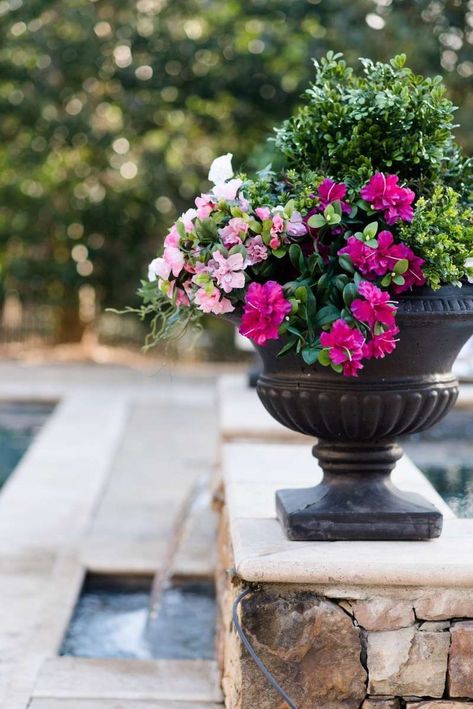 I put fake flowers outside. But can you tell? I dare you! | bluegraygal Landscaping Beds, Porch Urns, Faux Outdoor Plants, Artificial Flowers Outdoors, Silk Flowers Diy, Porch Planter, Outdoor Wedding Flowers, Flowers Outside, Faux Plants Decor