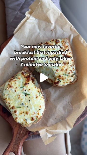 Cottage Cheese Toast Air Fryer, Air Fryer Cottage Cheese Toast, Eggs Cottage Cheese Breakfast, Cottage Cheese Toast Breakfast Ideas, Sourdough Bread Breakfast Ideas, Bagel Instagram, Bagel Breakfast Ideas, Cottage Cheese Toast, Cottage Cheese Breakfast