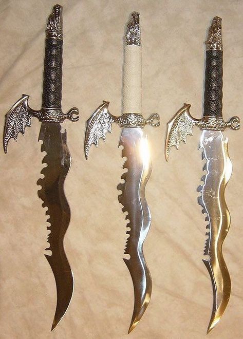 Cute Knifes, Black Knives, Protection Aesthetic, Fantasy Dagger, Knife Aesthetic, Creepy Cute Fashion, Pretty Knives, Dagger Knife, Cool Swords