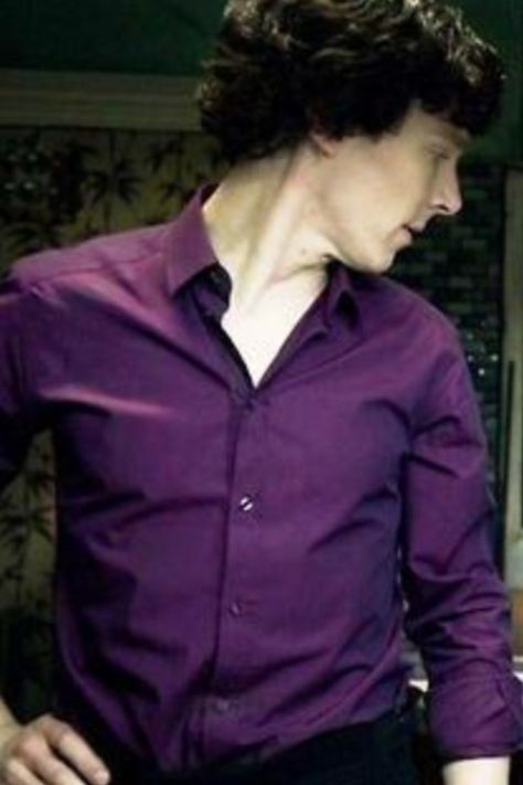 The purple shirt of sexiness Sherlock Shirt, Benedict Sherlock, Mrs Hudson, Wearing Purple, Sherlock 3, Sherlock Fandom, Benedict Cumberbatch Sherlock, 221b Baker Street, John Watson