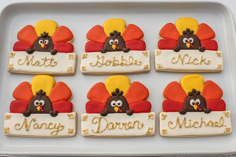 Thanksgiving Place Card Cookies, Thanksgiving Cookie Name Place Cards, Thanksgiving Cookie Name Cards, Personalized Thanksgiving Cookies, Thanksgiving School Treats, Turkey Platter Cookies, Turkey Platter Cookies Decorated, Candy Corn Turkey Cookies, Turkey Plaque Cookie