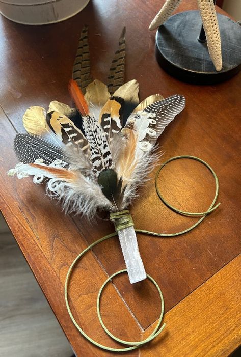 Prayer Fan  The feathers are large white goose feathers dipped in gold, two curly Nagorie goose feathers, two large Guinea Wing Quills, and smaller Guinea down feathers. Green leather string, wrapped around a wand of Selenite to hold everything in place. Each is made upon order.  Includes a 12-page booklet on the history of smudging around the world. Please visit our website at : www.mizztizzysweedsandseeds.com Feather Wands Smudging, What To Do With Feathers, Feather Fan Diy, Feather Art Projects, Smudge Sticks Diy, Feather Smudge Fan, Smudging Sage, Cinnamon Broom, Feather Wand