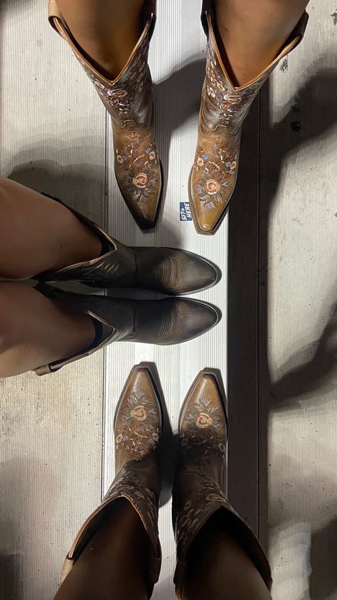 Cowgirl Boots Aesthetic, Cowboy Boots Aesthetic, Glowing Aura, Boots Aesthetic, Cute Cowgirl Boots, Country Aesthetic, Cowboy Aesthetic, Western Life, Looks Country