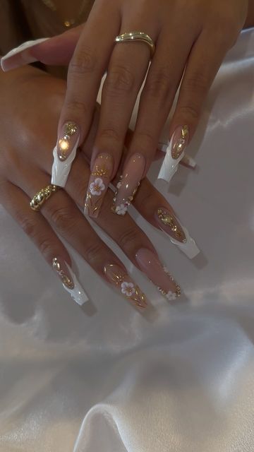 Dope ass nail tech 💅🏼 on Instagram: "Very Classy, Very Elegant, Very Demure 💅🏼✨  #verydemure #verydemureverymindful #demure #classynails #weddingnails" Gorgeous Nails Designs Classy, Cute Elegant Nails, Demure Nails, Luxury Nails Classy, Elegant Nails Classy, Classy Nail Designs, Nails Classy, Kawaii Nails, Elegant Nails