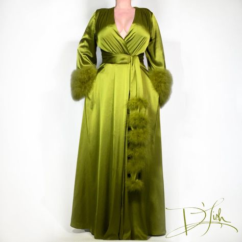 Plus Size Vintage Fashion, Long Bath, Plus Size Robes, Cool People, Curvy Fashionista, Old Hollywood Glam, Dressing Gowns, Black Hollywood, Loungewear Luxury