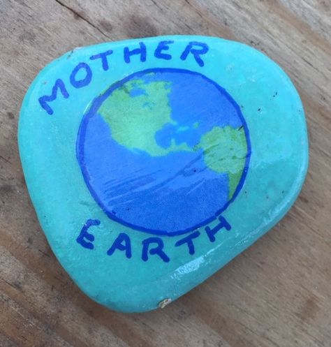 Earth Day Acrylic Painting, Earth Day Dot Painting, Earth Rock Painting, Earth Day Painted Rocks, Planet Painted Rocks, Earth Painted Rock, Hiking Painted Rocks, Another Earth, Kindness Rocks