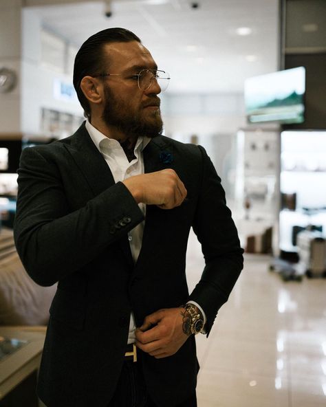 Conor Mcgregor Costume, Conor Mcgregor Hairstyle, Conor Mcgregor Suit, Mcgregor Suits, Conor Mcgregor Style, Ufc Conor Mcgregor, Blazer Outfits Men, Mens Business Casual Outfits, Notorious Conor Mcgregor