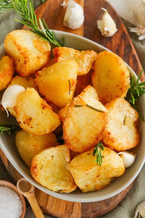 Air Fryer Roast Potatoes Uk, Air Fryer Roast Potatoes, Roast Potatoes In Air Fryer, Roasted Potatoes In Air Fryer, Sausage Meat Stuffing, Air Fryer Roasted Potatoes, Potatoes In Air Fryer, Good Roast, Making Roast Potatoes