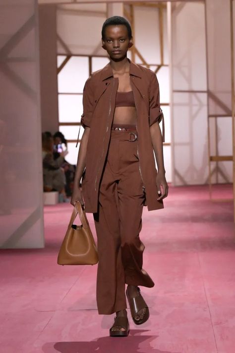 Hermès Spring 2025 Ready-to-Wear Collection [PHOTOS] Show Collection, Alessandro Michele, September 2024, Professional Look, Fashion Show Collection, Fashion Week Spring, Paris Fashion, Runway Fashion, Paris Fashion Week