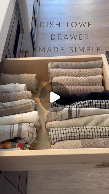 Kelly Griffiths on Instagram: "Free kitchen drawer organization hack. Fold your dish towels like this to get more in the drawer. Visibly organized and practical.   Follow along for more design tips @the_english_modern  #springcleaning #springclean #kitchen #kitchenorganization #kitchendesigninspiration #kitchenorganizer #kitcheninspo #organize #organized #organizedhome #free #freedesign #interiordesign #reels #reelsinstagram #familyhome #homeorganization #homeorganizing" Kitchen Towel Organization, Kitchen Towel Storage Ideas, English Modern, Towel Organization, Drawer Organization, Kitchen Drawer Organization, Kitchen Drawer, Kitchen Drawers, Drawer Organizers