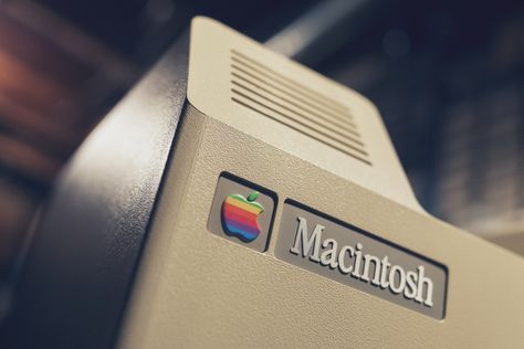 Garamond Font, Apple Advertising, Corporate Fonts, Steve Wozniak, Apple Ii, Apple Macintosh, Vintage Filters, Retro Computer, Apple Computer