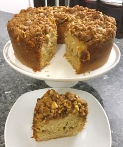 Recipe For Apple Cake, Plain Cake Recipe, Cinnamon Crunch Topping, Crunch Cake Recipe, Apple Crunch, Crunch Topping, Yummy Cake Recipes, Apple Spice Cake, 3 Ingredient Desserts