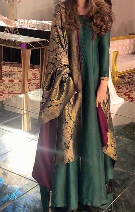 Plain Salwar Suit, Plain Suit With Heavy Dupatta, Suit With Heavy Dupatta, Plain Kurti, Plain Suit, Heavy Dupatta, Velvet Dress Designs, Pakistani Dresses Casual, Pakistani Fancy Dresses