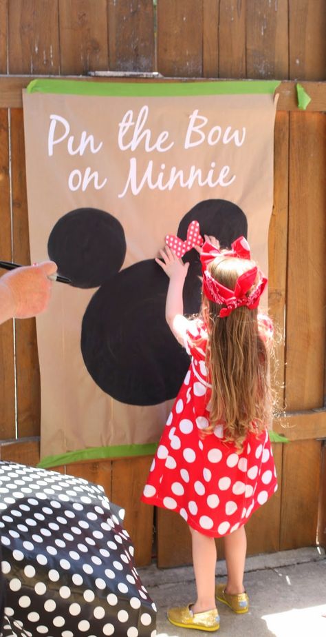 Minnie Bow Toons Party, Minnie Mouse Birthday Games, Pin The Bow On Minnie, Minnie Mouse Roja, Disneyland Party, Minnie Mouse Birthday Theme, Toddler Party Games, Twodles Birthday, Disneyland Birthday