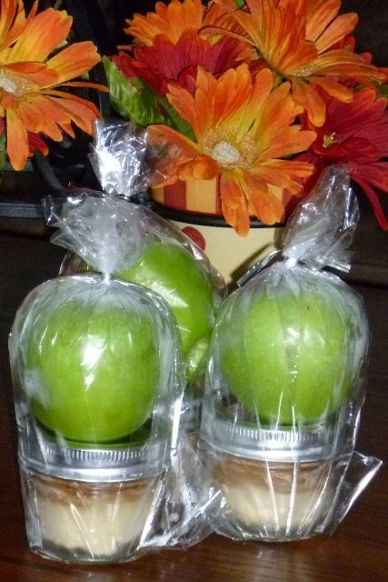 Packaging For Bake Sale, Caramel Cream Cheese Dip, Apple With Caramel, Teacher Happies, Dip Party, Cookies Packaging, Cream Cheese Dip, Cheese Dip Recipes, Caramel Cream