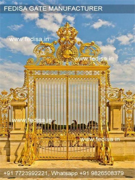 Gold Gate Entrance, Iron Gate Design Modern, Versailles Castle, French Facade, Amazing Gates, Relaxing Garden, Main Gates, Gold Gate, Modern Gate