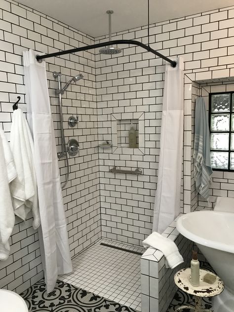 Master Shower With Curtain, Small Bathroom Design Shower Curtains, Shower Curtain Small Space, Walkin Shower Curtain Ideas, Half Shower Curtain, Small Bathroom With Curtain, Glass Instead Of Shower Curtain, Corner Shower Ideas With Curtain, Step In Shower With Curtain