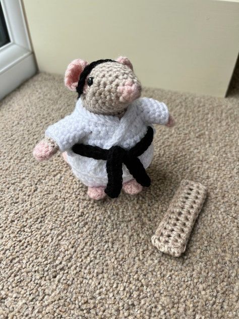 Crochet Comfort: Cozy Bookmark Patterns for Relaxing Reading Sessions Rat Crochet, Crochet Rat, Easy Crochet Bookmarks, Relaxing Reading, Easy Crochet Animals, Crochet Mouse, Crochet Design Pattern, Kawaii Crochet, Crochet Bookmarks