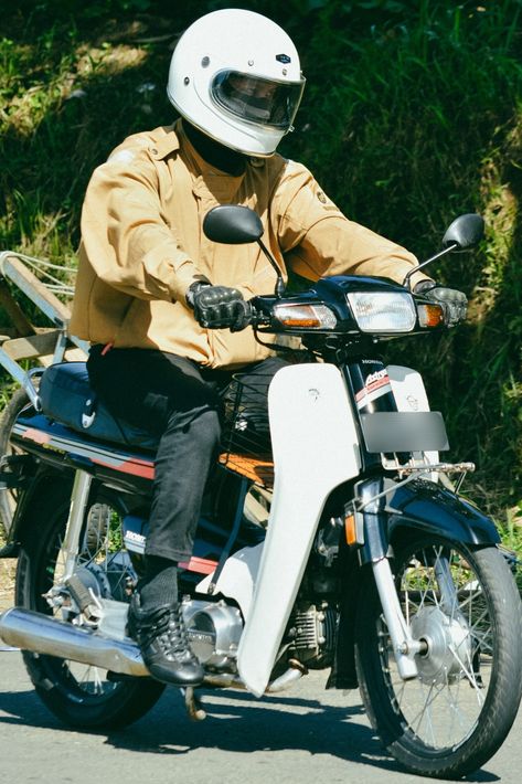 MOTOR HONDA ASTREA GRAND 1993 Astrea Grand, Retro Magazine, Honda Super Cub, Super Cub, Vintage Mens Fashion, Classic Motorcycles, Malang, Travel Dreams, Bike