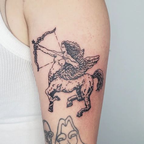 American Traditional Sagittarius Tattoo, Sagittarius Tattoo Aesthetic, Sagittarius Centaur Tattoo, Female Sagittarius Tattoo, Symetric Tattoo Back, Sagittarius Aesthetic Tattoo, Centaur Tattoo Sagittarius, Sagittarius Archer Tattoo, Archer Tattoo Sagittarius