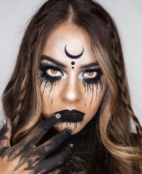 Smokey Witch Makeup, Enchantress Makeup Halloween, Bog Witch Makeup, Demon Costume Makeup, Diy Demon Costume Women, Dark Halloween Makeup Witch, Halloween Party Hairstyles, Hekate Makeup, Dark Witch Halloween Makeup