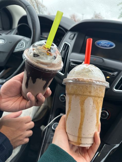 date idea Smoothie Date Aesthetic, Best Friends Drinking, Couple Sharing Milkshake Aesthetic, Aesthetic Mcdo Date, Milkshake Date Aesthetic, Milkshake Date, Banana Date Milkshake, Couple Best Friends, Friends Drinking