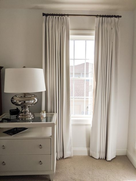 We’ve assembled a few drapery “Dos” and “Don’ts” so you can make the most of your drapery and curtain choices. Modern Draperies, Curtains Living Room, Sitting Room, Living Room Wall, Home Furnishings, Curtains, Living Room