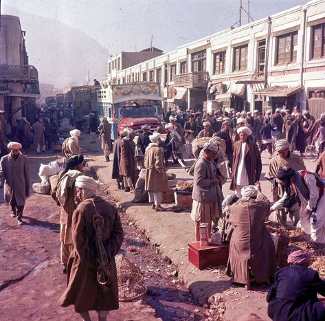 Street Scenes of Kabul, Afghanistan in the 1960s Afghanistan Culture, Kabul Afghanistan, Rare Historical Photos, South Asia, Colour Photograph, World Cultures, Vintage Pictures, Street Scenes, Photojournalism