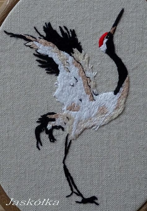 Crane Embroidery Pattern, Stork Embroidery, Embroidered Animals, Animals Embroidery, Basic Embroidery Stitches, Fibres Textiles, Thread Painting, Creative Embroidery, Animal Embroidery