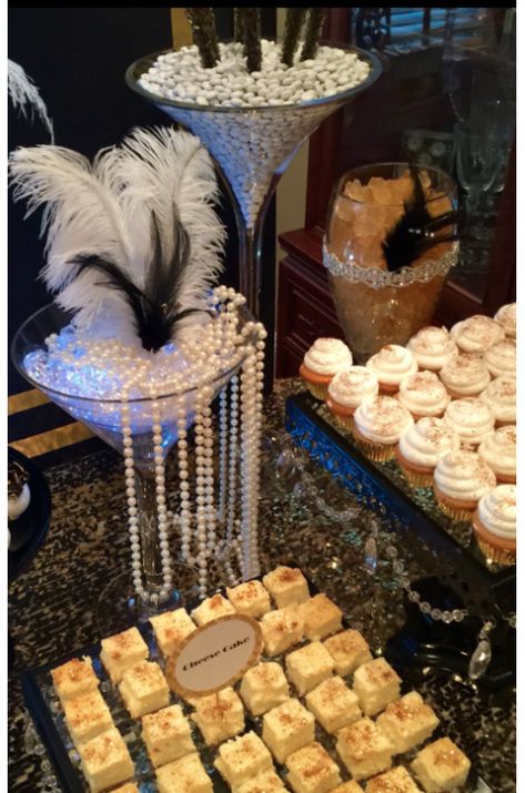 How to Plan a Great Gatsby New Year's Eve Party Mafia Party, Gatsby Birthday Party, Gatsby Gala, Gatsby Party Decorations, Great Gatsby Themed Party, Great Gatsby Theme, 20s Party, Candy Buffet Tables, Roaring 20s Party