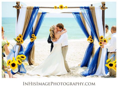 Sunflower beach wedding photo Sunflower Beach Wedding, Beach Sunflower, Beach Wedding Decorations Reception, Sunflower Themed Wedding, Raleigh Wedding, Beach Wedding Photos, Wedding Photography Studio, Beach Destination Wedding, Laser Cut Wedding Invitations