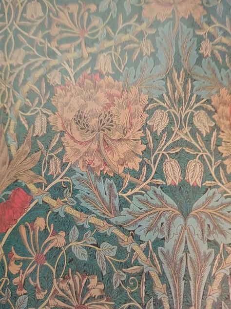 William Morris Honeysuckle And Tulip, William Morris Honeysuckle, Gold Room Decor, Gold Room, Mood Colors, Alphonse Mucha, Painting Wallpaper, Color Shapes, William Morris