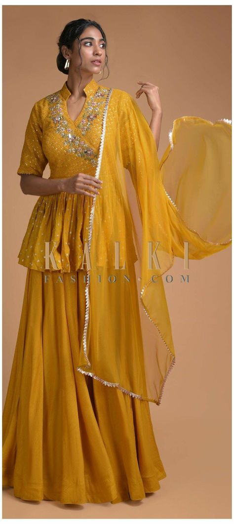 Yellow Peplum Top Outfit Indian, Mustard Color Outfits, Dress Cupboard, Palazzo Suits Indian, Peplum Top With Skirt, Male Croquis, Kurti Ideas, Petite Woman, Outfits Indian