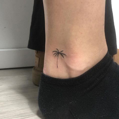 Palm Tree Tattoo Ideas, Palm Tree Tattoos, Anklet Tattoos For Women, Tree Tattoo Ankle, Palm Tree Tattoo Ankle, Friend Tattoos Small, Beachy Tattoos, Cream Tattoo, Florida Tattoos