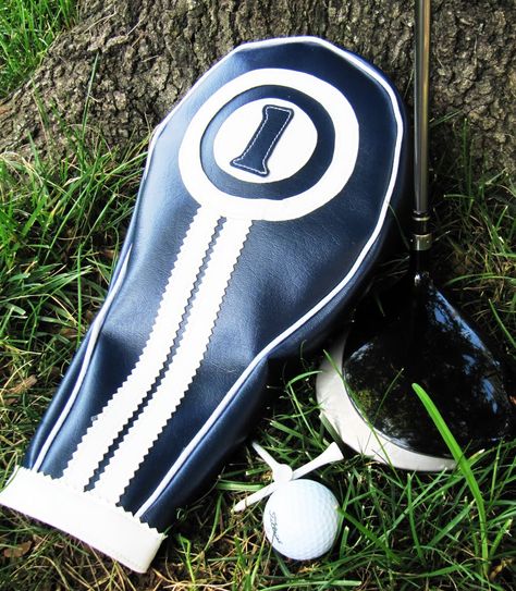 Positively Splendid {Crafts, Sewing, Recipes and Home Decor}: Snazzy golf club headcovers for Dad!    This site has 101 diy gifts for MEN! Vintage Golf Clubs, Trendy Golf, Holiday Hand Towels, Golf Club Headcovers, Golf Diy, Best Golf Clubs, Diy Gifts For Men, Golf Club Head Covers, Handmade Gifts For Men