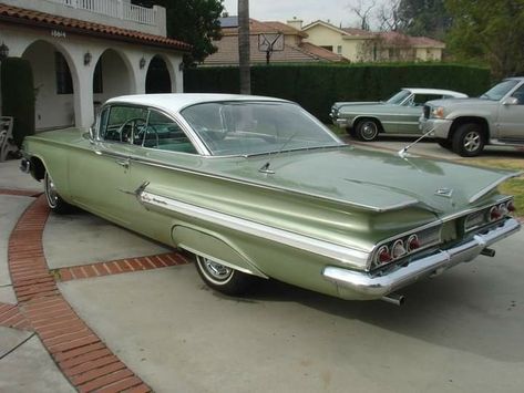 1960 chevrolet impala 1960 Chevy Impala, Counting Cars, Classic Automobiles, Old Vintage Cars, Car Camper, Old School Cars, Pink Car, Classy Cars, Chevy Impala