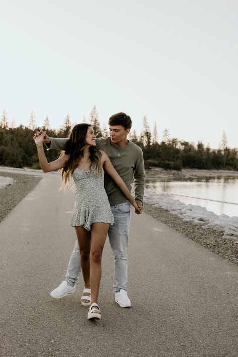 Photography Poses With Boyfriend, Boyfriend And Girlfriend Poses Photo Ideas, Couple Picture Poses Aesthetic, Photo Inspo Boyfriend, Cute Girlfriend And Boyfriend Pictures, Cute Couple Poses For Pictures Instagram, Poses With Short Boyfriend, Dating Couples Pictures, Funny Couple Poses Photo Ideas