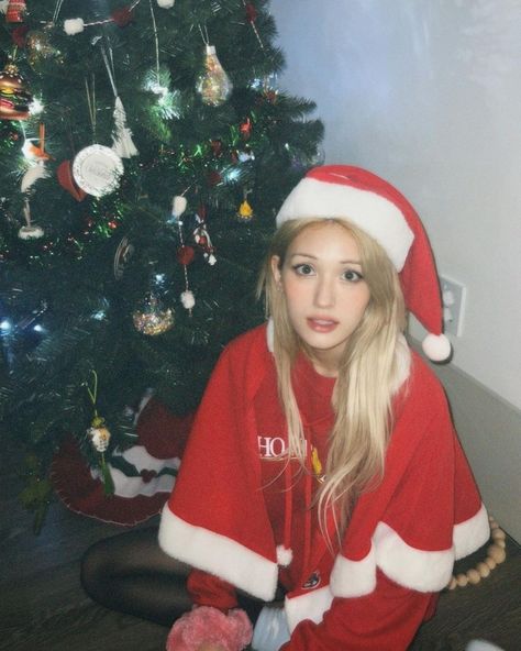 Kpop Xmas, Ghost Light, Kim Chungha, The Black Label, Jeon Somi, Night Aesthetic, Christmas Aesthetic, Christmas Girl, Korean Singer